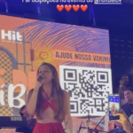 Cantora Marília Tavares emociona público ao cantar em evento solidário em Roraima