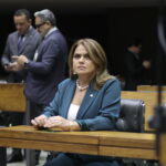 Helena da Asatur vota pela urgência de projeto contra pedofilia