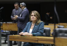 Helena da Asatur vota pela urgência de projeto contra pedofilia