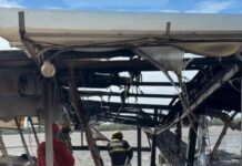 Incêndio destrói restaurante flutuante às margens do Rio Branco, no Caçari