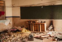 Escola estadual às margens da BR-174 apresenta cenário de abandono em Mucajaí; veja fotos