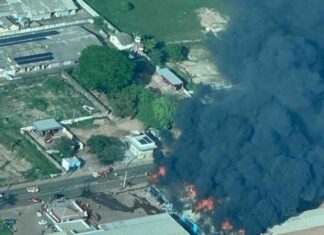 Incêndio de grandes proporções destrói loja de autopeças e mobiliza bombeiros em Boa Vista
