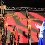 Encenação da Paixão de Cristo reúne fiéis na zona Oeste de Boa Vista