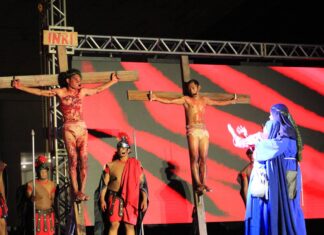 Encenação da Paixão de Cristo reúne fiéis na zona Oeste de Boa Vista