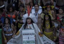 Acampamento Terra Livre reúne 8 mil indígenas em Brasília