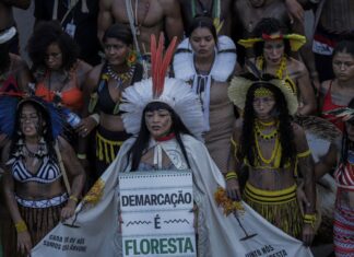 Acampamento Terra Livre reúne 8 mil indígenas em Brasília