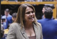 Helena da Asatur também vota a favor da redução da jornada e do fim da escala 6×1