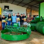 Prefeitura de Boa Vista entrega equipamentos agrícolas a cooperativa de produtores de farinha no Murupu