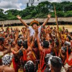 “A Queda do Céu”, de Davi Kopenawa, é eleito pela Folha de SP o principal livro brasileiro de não ficção do século 21