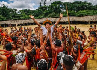 “A Queda do Céu”, de Davi Kopenawa, é eleito pela Folha de SP o principal livro brasileiro de não ficção do século 21