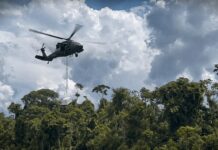 Operação militar leva gerador de 1,3 tonelada à terra Yanomami em Roraima