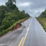 Cratera destrói parte da BR-174 e interdita trecho entre Manaus e Boa Vista