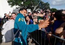 Seleção Brasileira chega a Houston para enfrentar o Japão em duelo decisivo da Copa do Mundo seleção brasileira futebol cbf copa do mundo texas houston