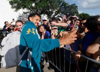 Seleção Brasileira chega a Houston para enfrentar o Japão em duelo decisivo da Copa do Mundo seleção brasileira futebol cbf copa do mundo texas houston