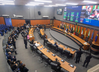 Deputados autorizam Governo de Roraima a contrair novo empréstimo de 30 milhões de dólares ALERR autoriza Executivo a contratar empréstimo internacional de 30 milhões de dólares