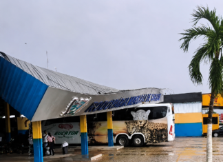 Parte do teto da rodoviária de Caroebe cede durante forte chuva; área é isolada