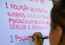 Encontro reúne lideranças para discutir proteção de crianças, jovens e mulheres indígenas em Roraima Encontro reúne lideranças para discutir proteção de crianças, jovens e mulheres indígenas em Roraima