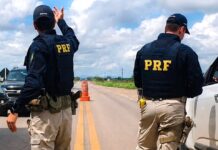 PRF encerra operação registrando apreensão de R$ 650 mil, regate de 16 imigrantes e recuperação de veículo furtado Operação da PRF