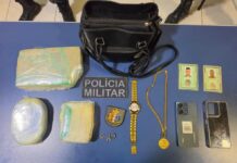 Casal é preso com 2,5 kg de drogas escondidos em bagagens durante fiscalização em Jundiá casal drogas preso