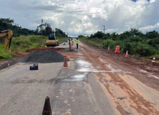 Trecho da BR-210 em São Luiz do Anauá é parcialmente interditado após erosão na rodovia Trecho da BR-210 em São Luiz do Anauá é parcialmente interditado após erosão na rodovia
