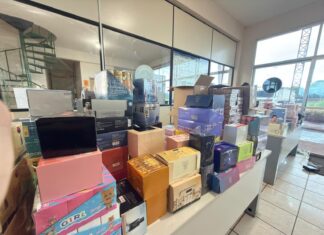 Dois são presos pela PF ao tentar entrar no Brasil com perfumes e maquiagens sem regularização fiscal