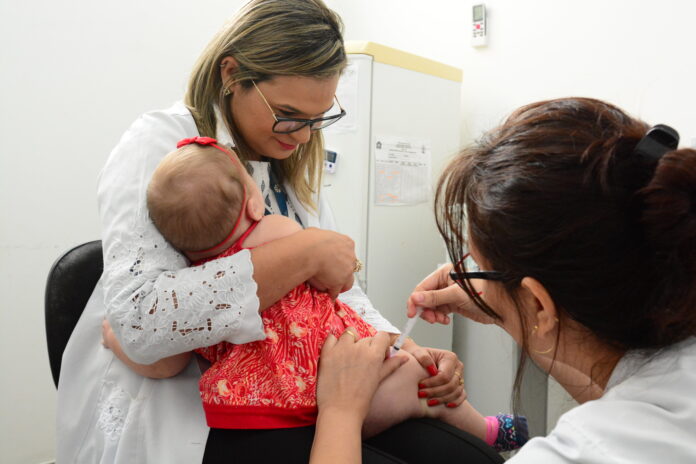 vacina Roraima recebe 6,5 mil doses de vacina para proteger crianças contra pneumonia e meningite