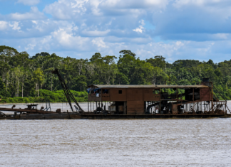 MPF recomenda controle mais rígido sobre dragas usadas no garimpo ilegal na Amazônia draga garimpo
