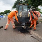 Prefeitura recupera 462 vias e reforça sinalização em 52 bairros de Boa Vista RUAS ASFALTO SEMUC BV