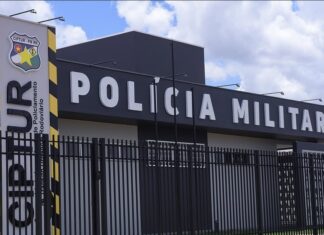 Mãe é detida por suspeita de maus-tratos após passar horas em bar com bebê de dois meses em Boa Vista Mãe