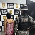 Mulher é presa com 21 porções de crack e simulacros de arma em Boa Vista