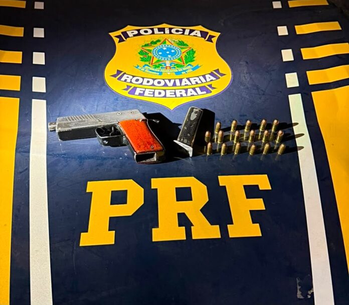 Homem é flagrado com pistola artesanal, munições e droga durante abordagem na BR-174 em Mucajaí