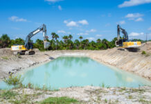 Prefeitura escava tanques de água na zona rural de Boa Vista para combater seca do El Niño Escavadeiras aprofundam tanques de água na zona rural de Boa Vista.
