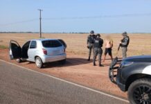 Homem é detido após ser flagrado com carro furtado na RR-205 em Boa Vista Homem é levado à delegacia após ser flagrado com carro furtado na RR-205 em Boa Vista