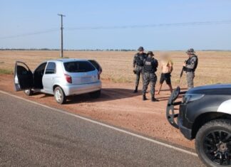 Homem é detido após ser flagrado com carro furtado na RR-205 em Boa Vista Homem é levado à delegacia após ser flagrado com carro furtado na RR-205 em Boa Vista