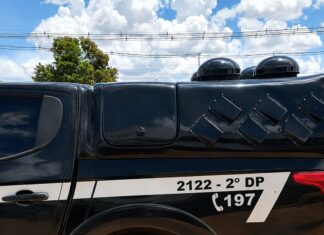 Celular furtado de carro é localizado com jovem que diz ter comprado aparelho em assistência técnica celular
