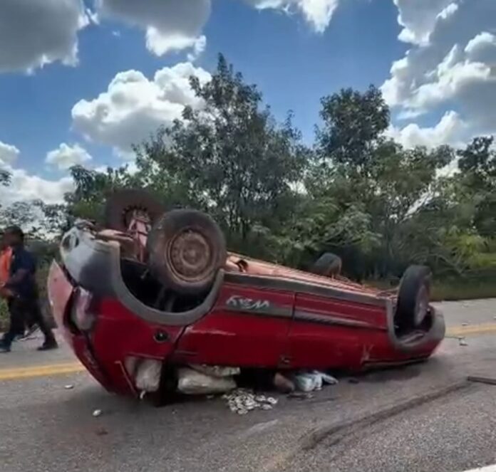 Homem de 63 anos morre após carro capotar na BR-174, em Amajari
