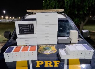 PRF apreende 30 iPhones e outros eletrônicos sem nota fiscal em Boa Vista PRF