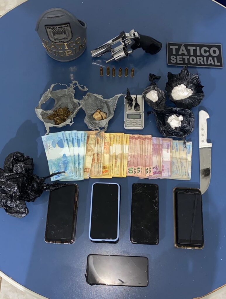 Quatro pessoas são presas em ponto de venda de drogas no bairro Centenário