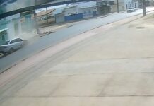 Motorista dorme ao volante e colide carro contra poste no bairro Buritis em Boa Vista Motorista dorme ao volante e colide carro contra poste no bairro Buritis em Boa Vista