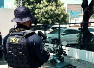 PRF recupera motocicleta furtada e cumpre mandados de prisão em Roraima