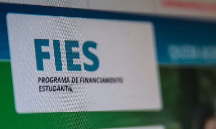 Prazo para renegociar dívidas do Fies com descontos do Desenrola encerra dia 31 de agosto