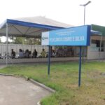 Mulher é socorrida em policlínica após levar soco no rosto do companheiro em Boa Vista **Fachada do Pronto-Socorro Cosme e Silva, em Boa Vista, local onde homem esfaqueado foi atendido.**