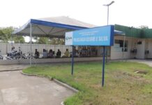 Mulher é socorrida em policlínica após levar soco no rosto do companheiro em Boa Vista mulher