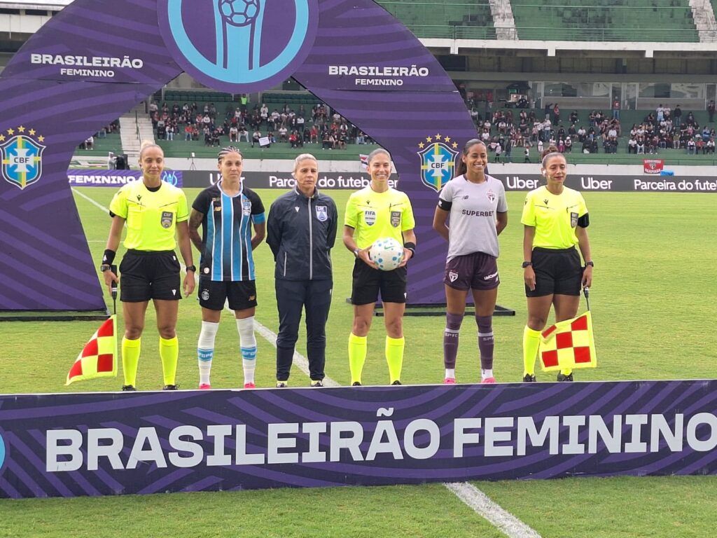 Árbitra de Roraima faz história ao atuar pela primeira vez em mata-mata do Brasileiro Feminino