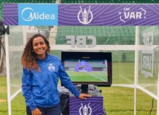 Árbitra de Roraima faz história ao atuar pela primeira vez em mata-mata do Brasileiro Feminino Árbitra de Roraima faz história ao atuar pela primeira vez em mata-mata do Brasileiro Feminino