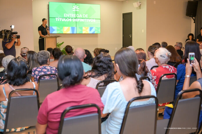Entrega de mais de 100 títulos definitivos - Ft FRANCISCO SENA (4) Boa Vista