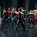 Bailarinos aprendem trecho de espetáculo da Focus em oficina no Mormaço Cultural Mormaço cultural oficina bailarinos
