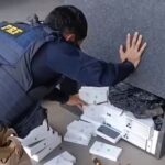 PRF apreende 44 iPhones e 3 MacBooks escondidos em caixa de som dentro de carro na BR-401 PRF apreende 44 iPhones e 3 MacBooks escondidos em caixa de som na BR-401