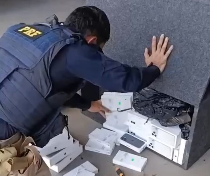 PRF apreende 44 iPhones e 3 MacBooks escondidos em caixa de som na BR-401