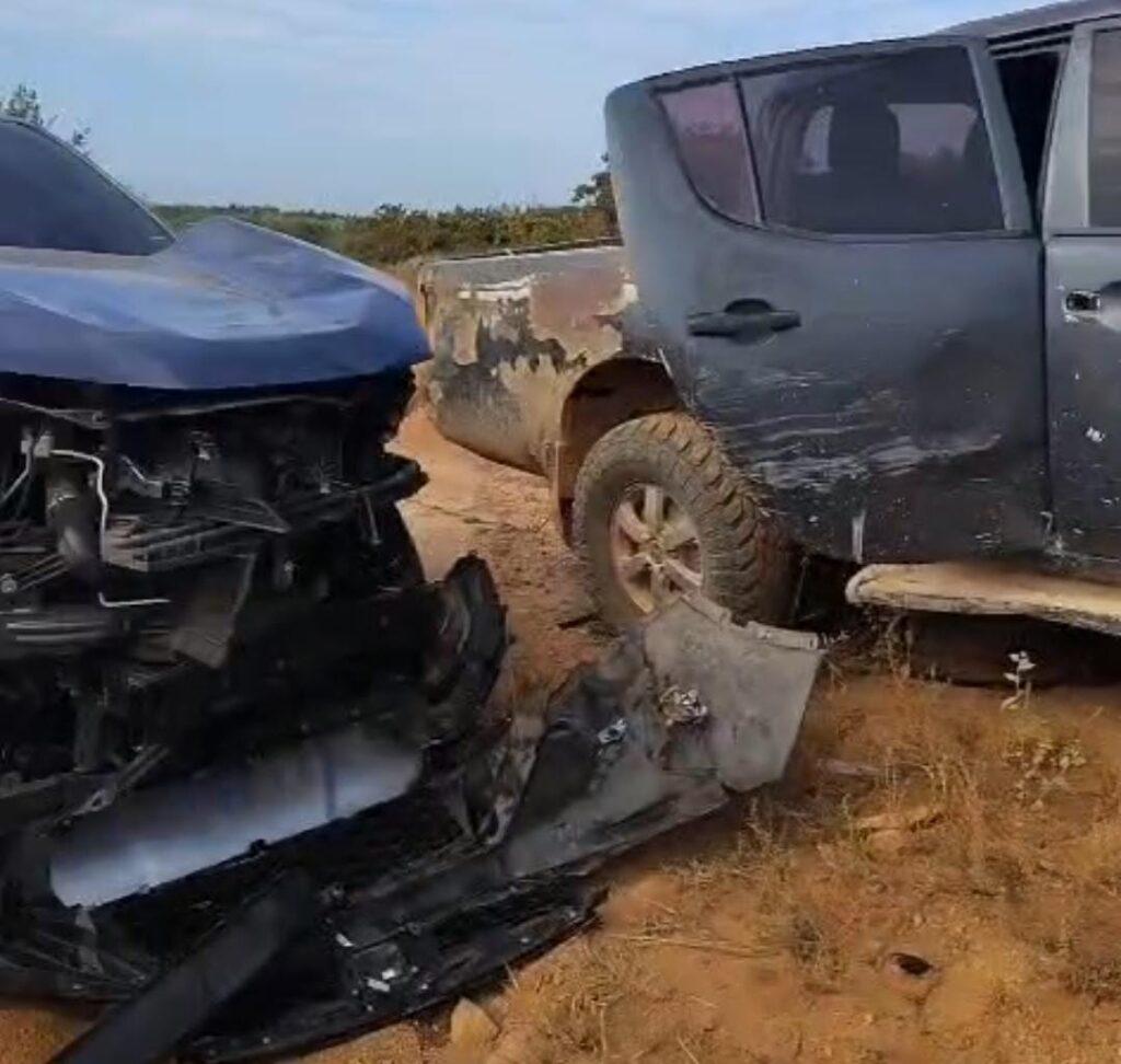 Colisão frontal entre caminhonete e SUV em uso de campanha eleitoral deixa feridos na RR-171 no Uiramutã